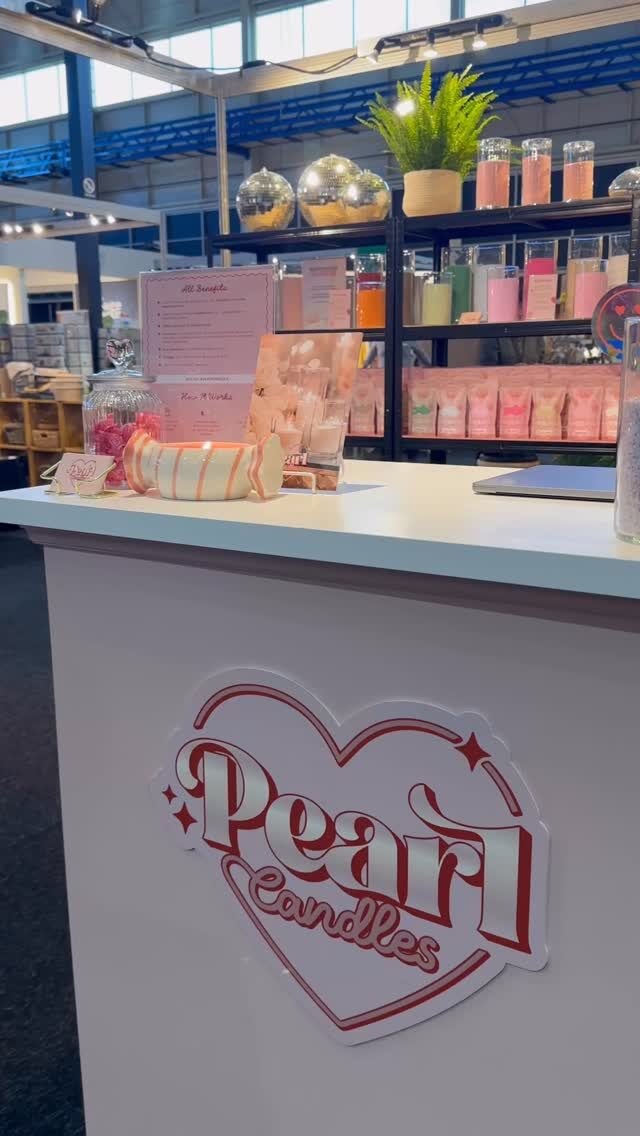 Instagram post from pearlcandles.nl. This post is in position 4.